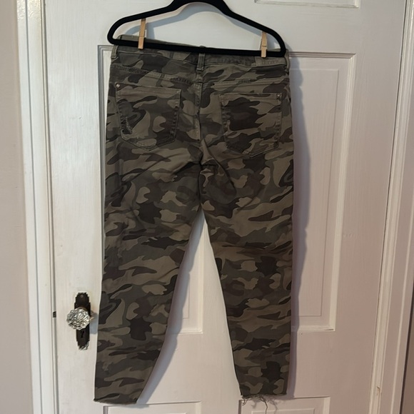 Zara Basic Z1975 Denim Camo Jeans; Raw Hem Size 8 Skinny - Picture 9 of 11